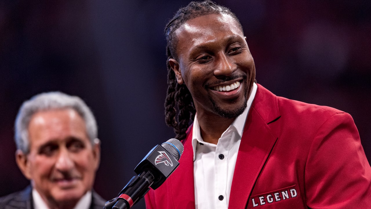 Falcons all-time leading receiver Roddy White officially retires