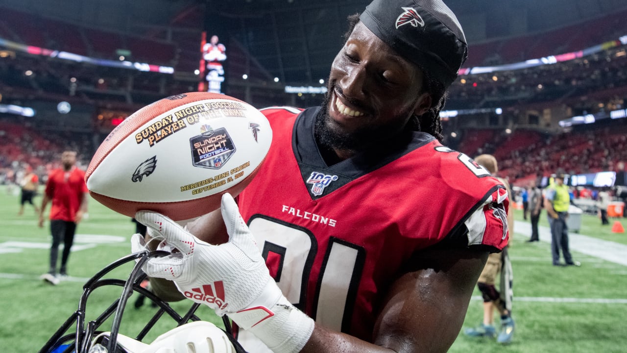 Atlanta Falcons cornerback Desmond Trufant (21) celebrates an