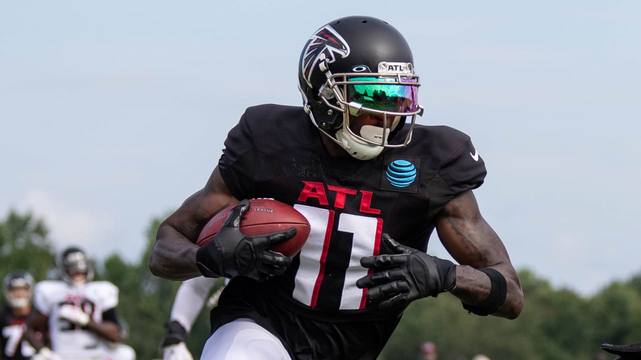 WR Julio Jones takes the field in new all-black Falcons uniform