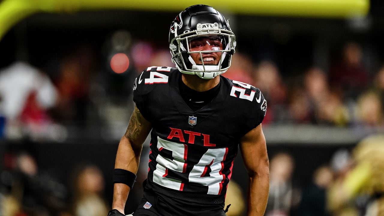 Atlanta Falcons cornerback A.J. Terrell gets a face full of snow