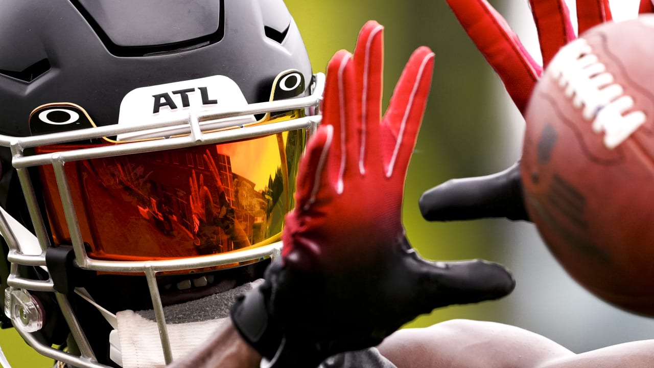 Atlanta Falcons LB Mykal Walker to Have Green Dot on Helmet - Sports  Illustrated Atlanta Falcons News, Analysis and More