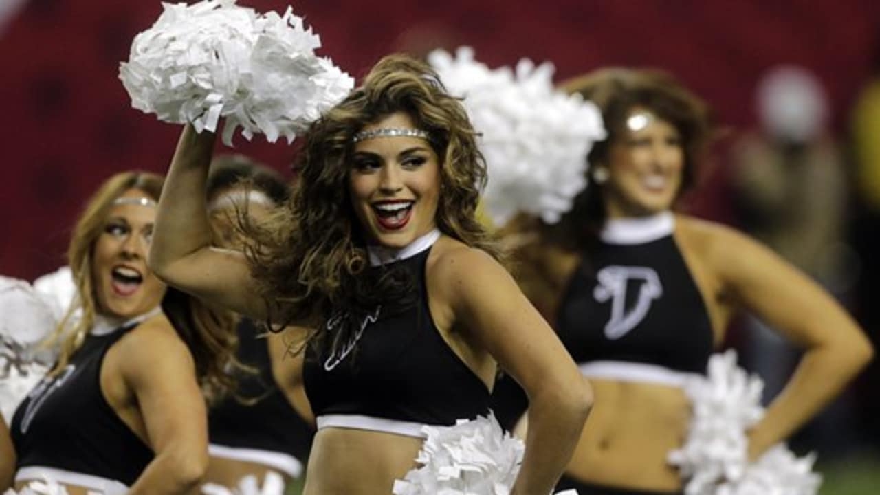 Team Spotlight: The Redskins Cheerleaders Throwback Uniforms!