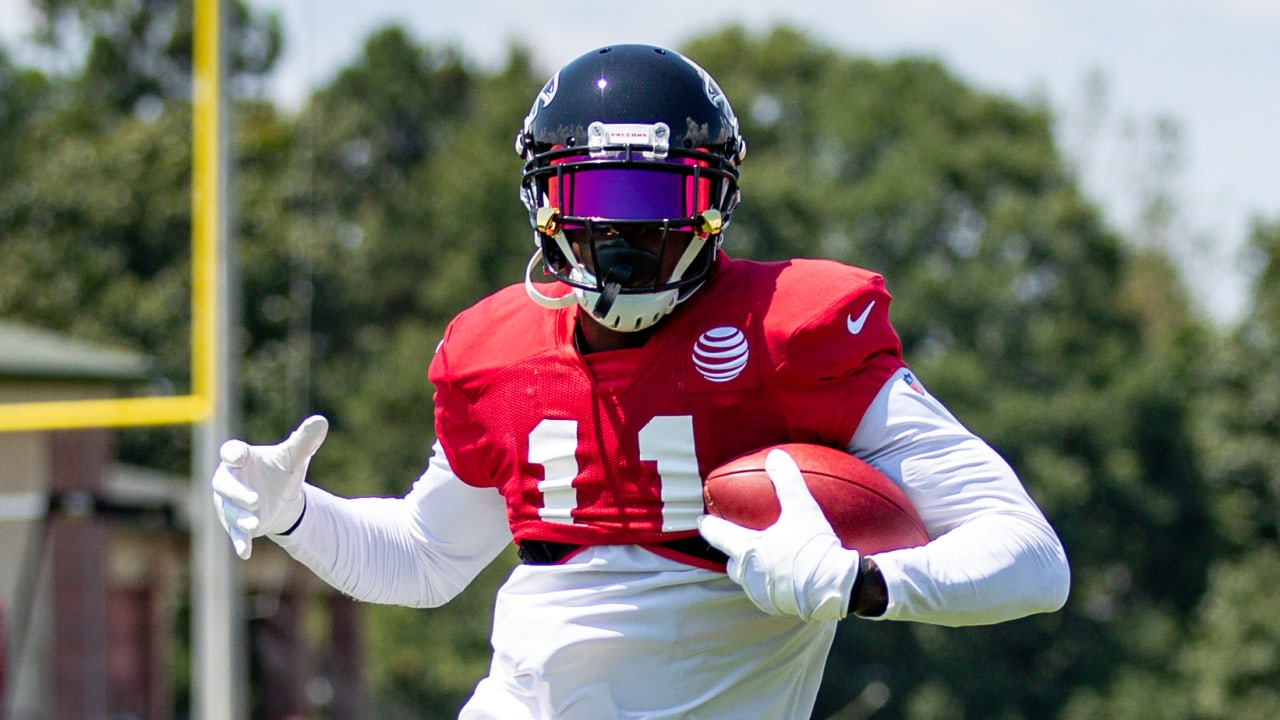 Julio Jones out and about looking good.  Black suit men, Julio jones,  Alabama football