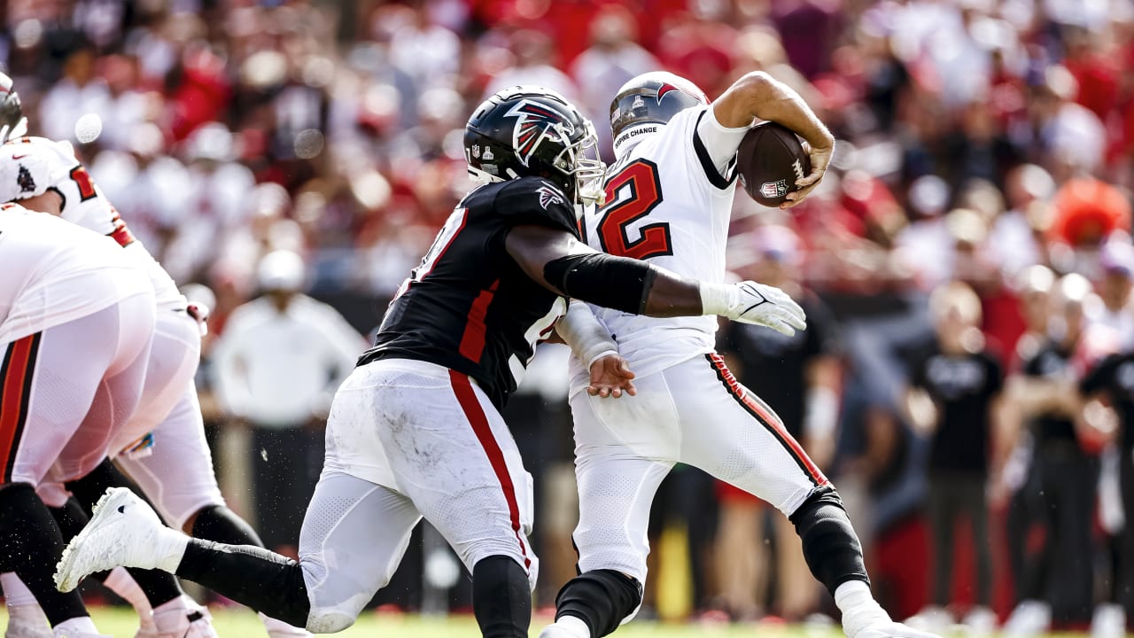 Brady, Bucs take aim at NFC South title against Panthers