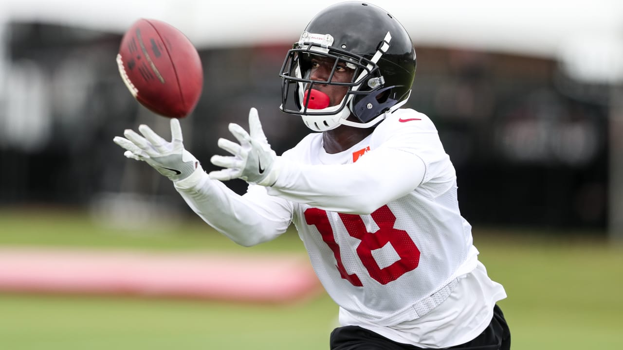 Calvin Ridley signs contract with Falcons, all members of 2018 draft