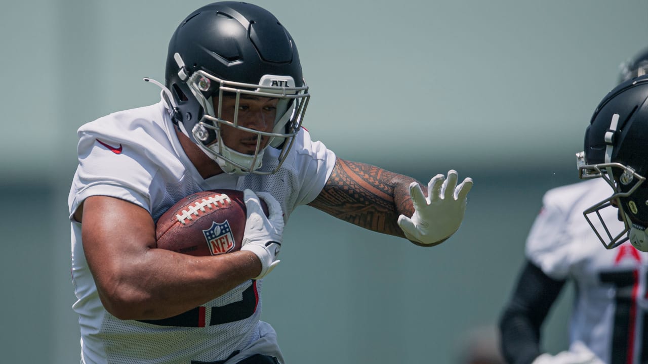 Atlanta Falcons running back Clint Ratkovich runs with the football News  Photo - Getty Images