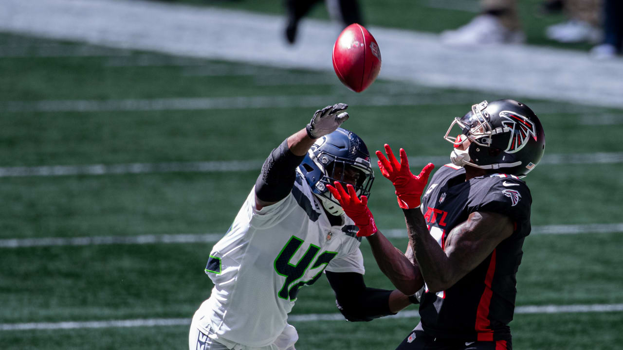 Seattle Seahawks running back Travis Homer (25) catches a pass while  warming up to play the