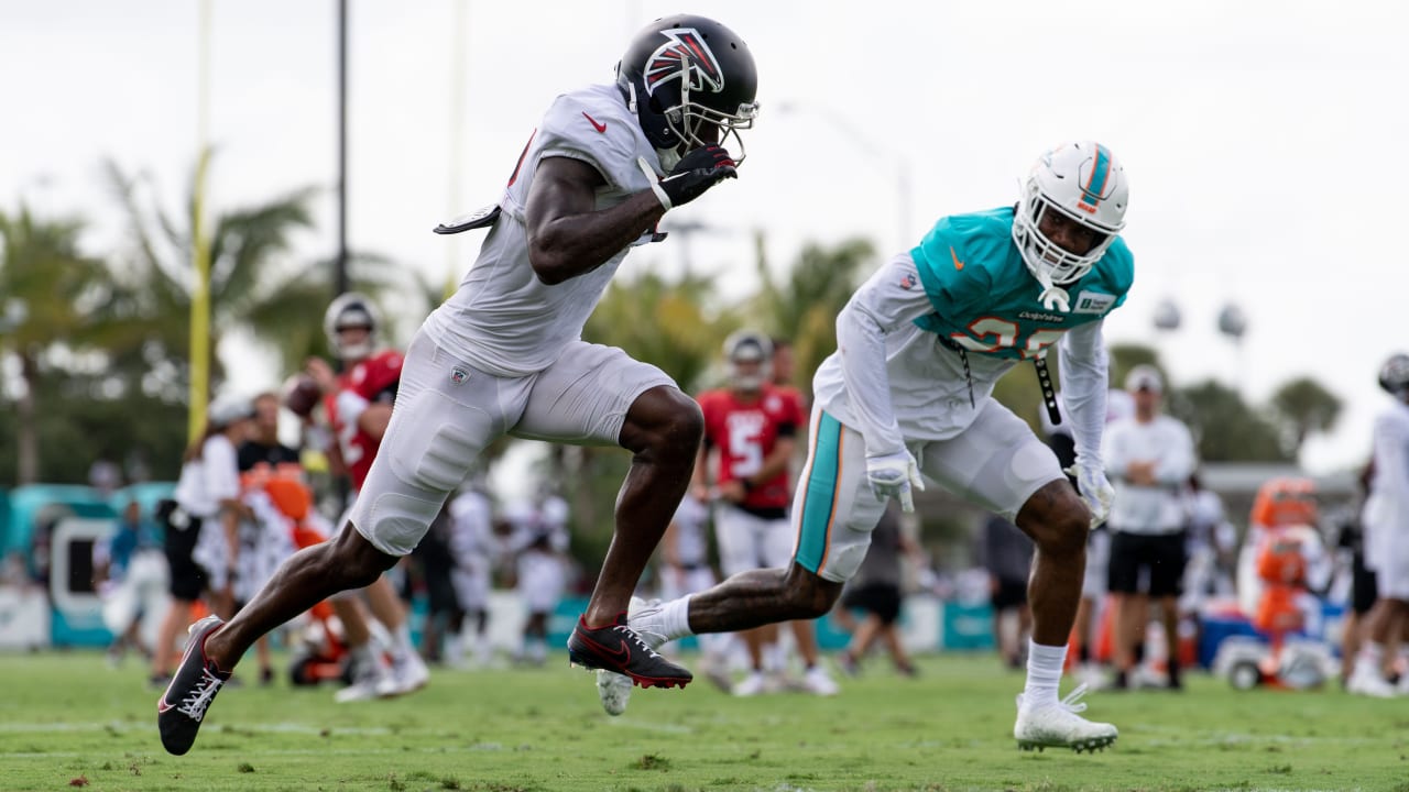 Miami Dolphins head coach Brian Flores loves linebacker Calvin