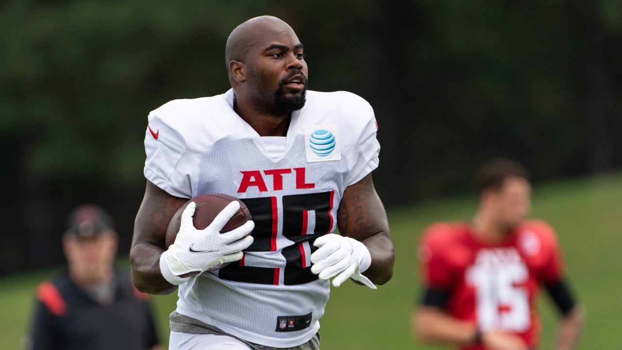 Atlanta Falcons running back Mike Davis (28) works against the Washington  Football Team during the second half of an NFL football game, Sunday, Oct. 3,  2021, in Atlanta. (AP Photo/Brynn Anderson Stock