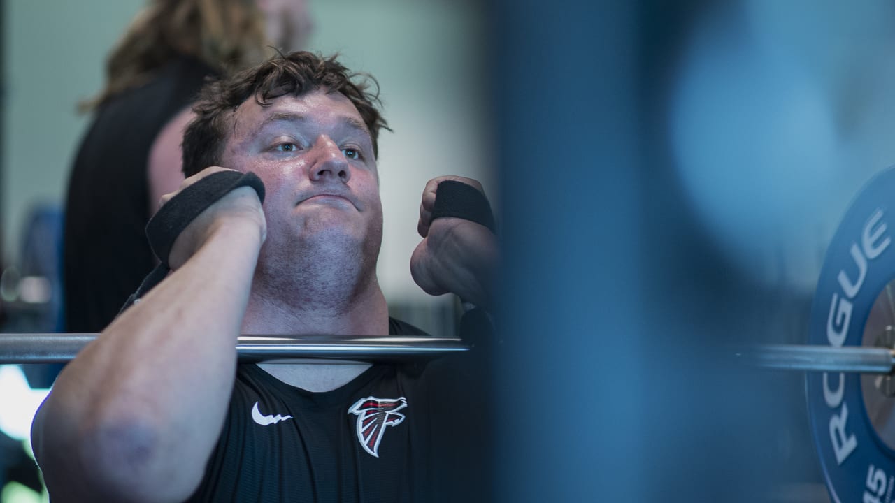 Falcons sign guard Chris Lindstrom to five-year extension