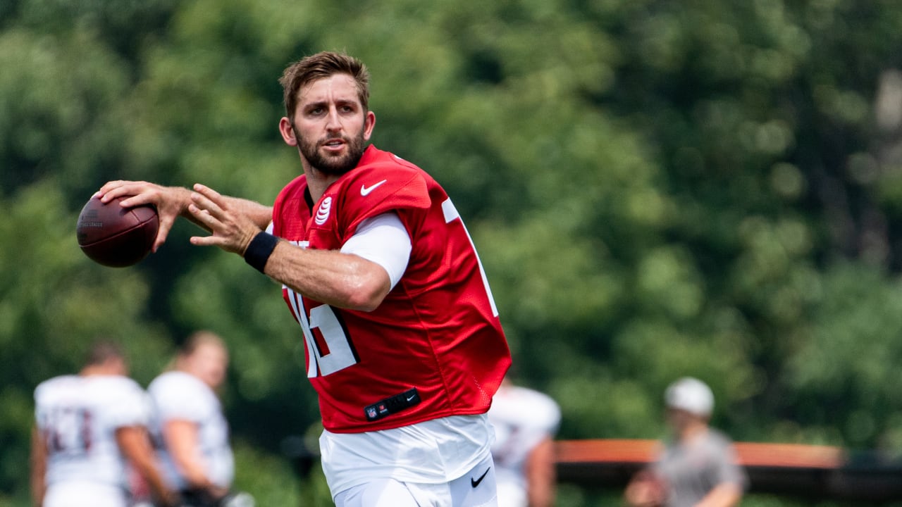 Browns sign Josh Rosen, not AJ McCarron 