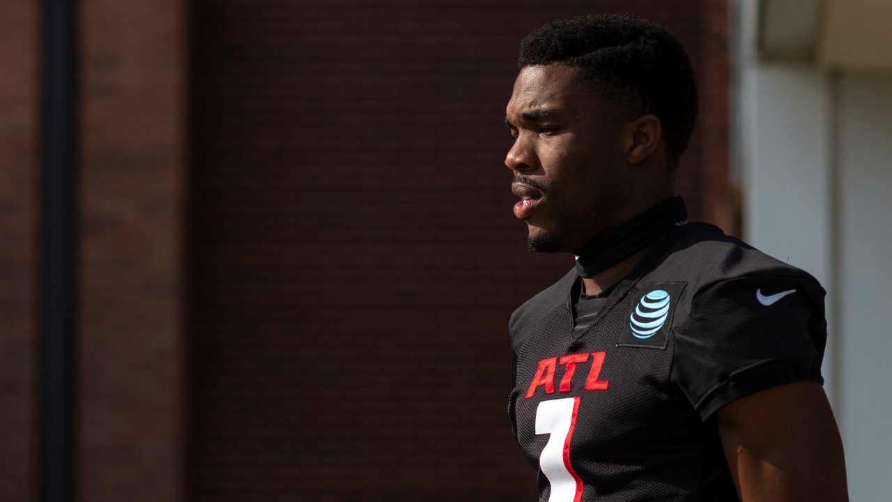 Falcons cornerback Jeff Okudah carted off practice field with