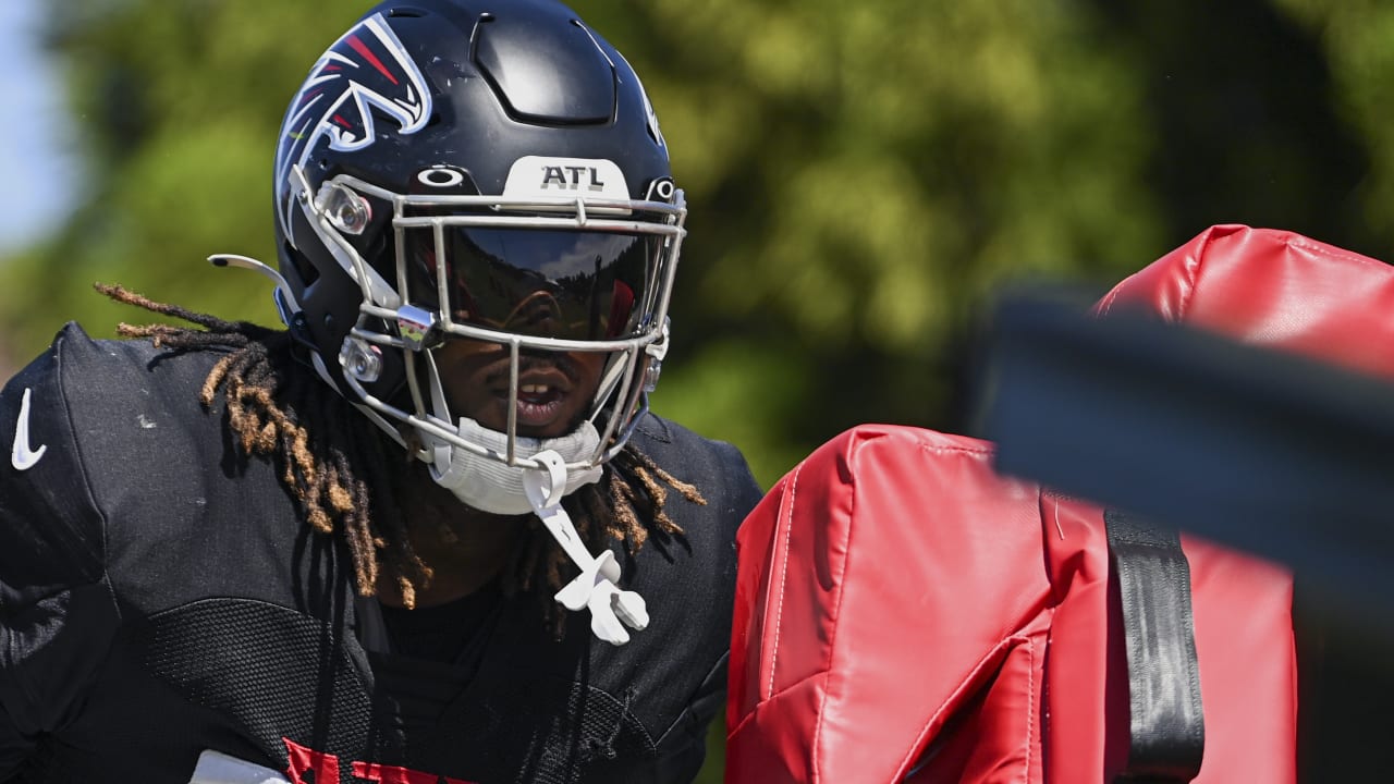 Atlanta Falcons defensive tackle Abdullah Anderson (98) watches a