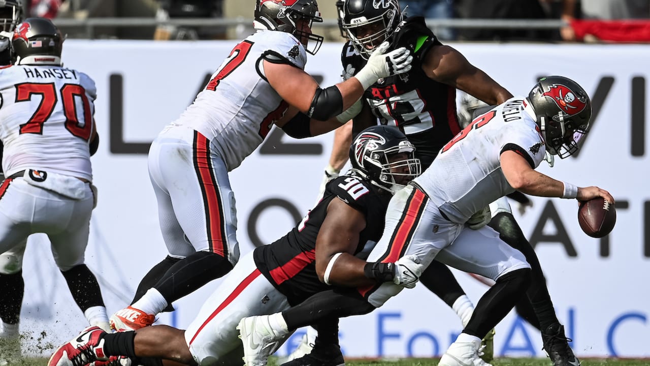 David Onyemata Comes Up With Clutch Third Down Sack Vs. Baker Mayfield