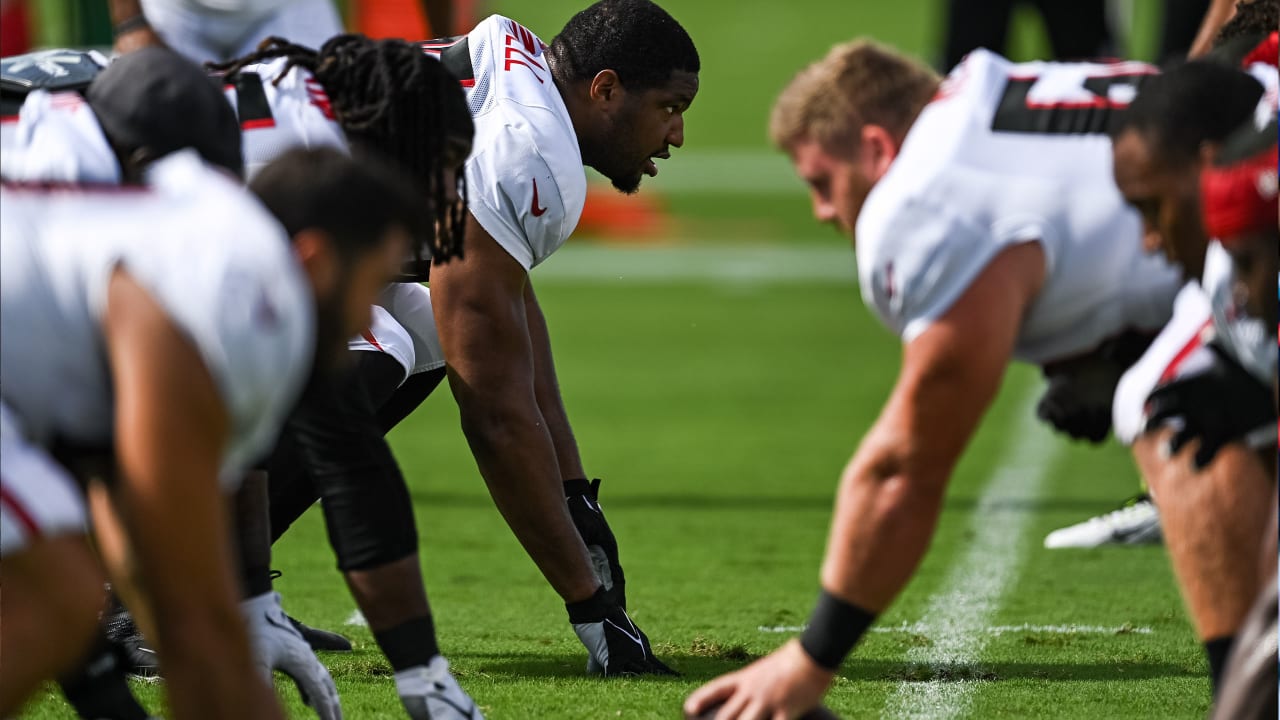 Falcons strengthen defensive line with signing of Calais Campbell