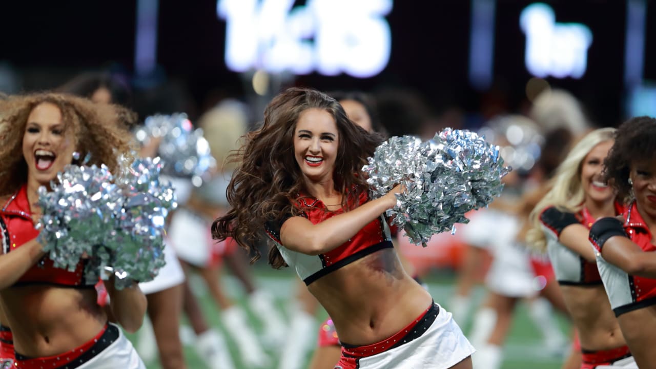 Cheerleaders on Gameday | Falcons vs. Redskins