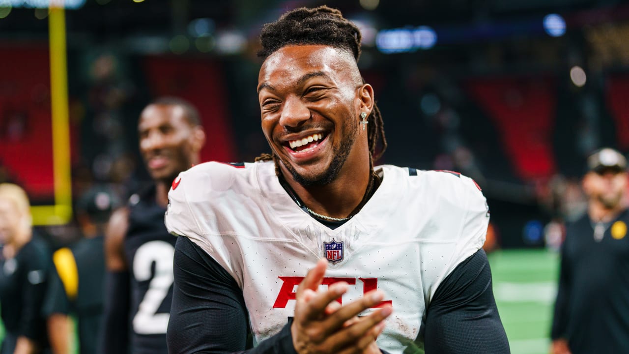 Carolina Panthers vs. Atlanta Falcons Live Blog: Atlanta Wins 24-10 in  Bijan Robinson Debut - Sports Illustrated Atlanta Falcons News, Analysis  and More