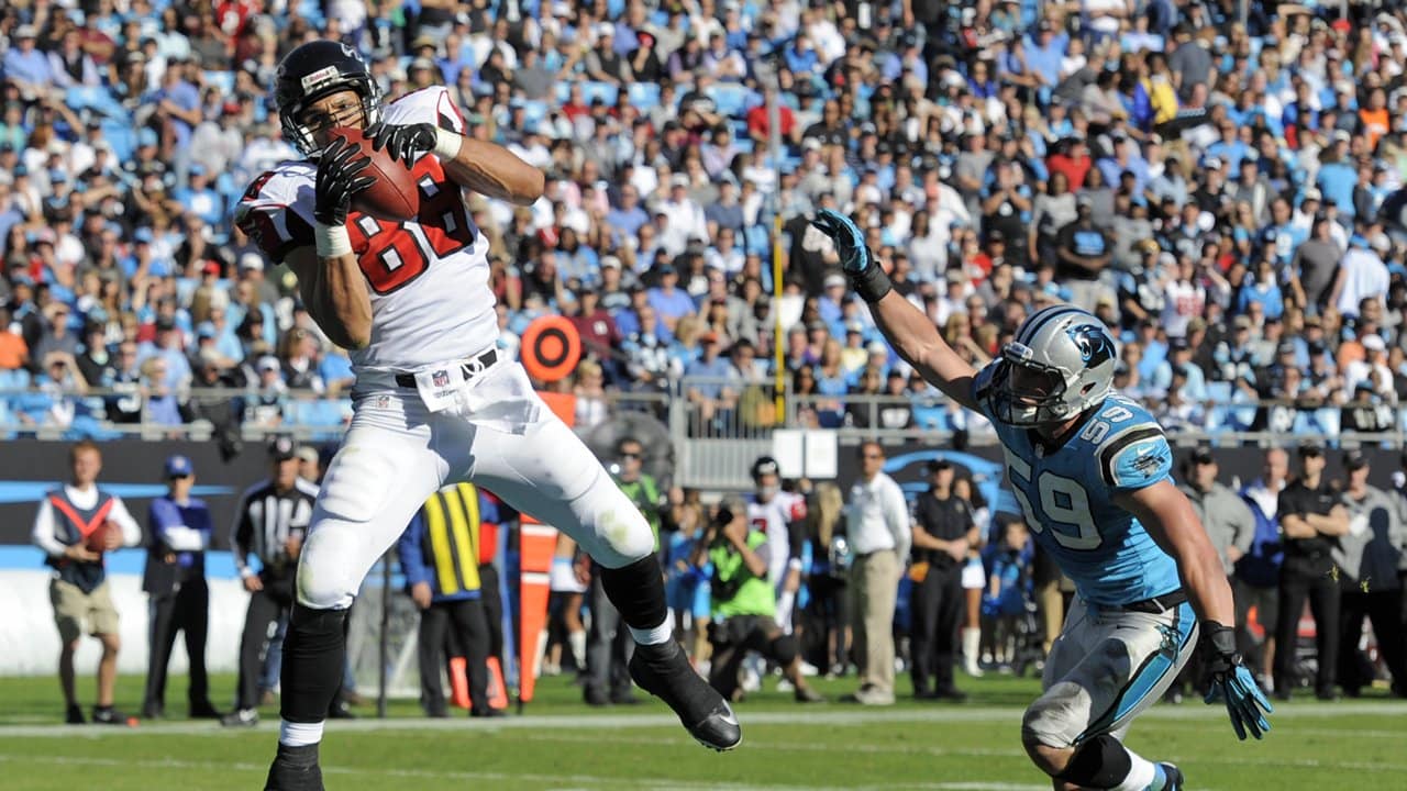 Photo: New York Giants Michael Boley grabs the jersey of Atlanta