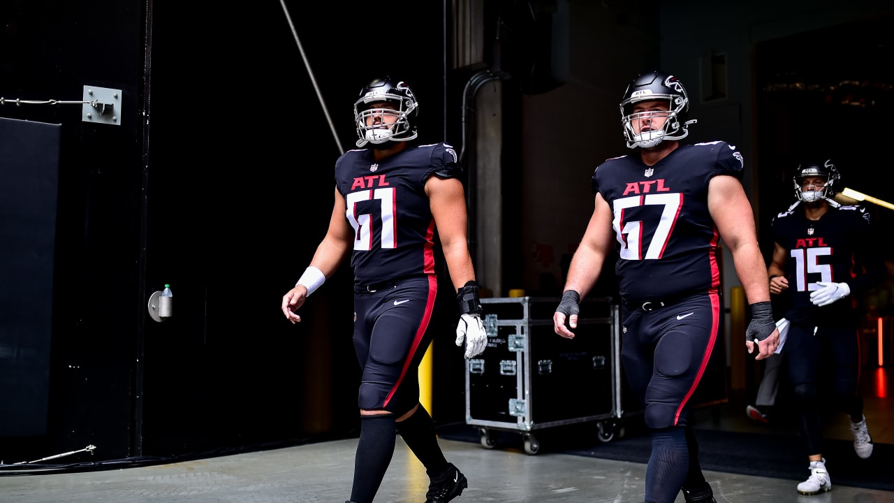 Matt Hennessy leaves Falcons training camp practice with injury