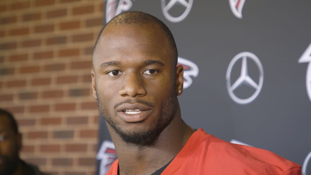 LB Deion Jones knows 'rushing back' won't help his team