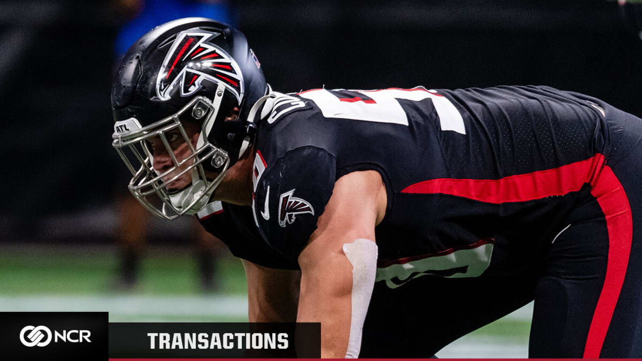 John Cominsky of the Atlanta Falcons is seen after the game against  Photo d'actualité - Getty Images