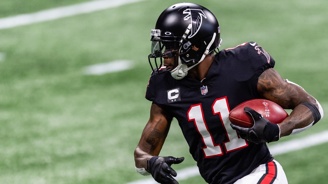 WR Julio Jones takes the field in new all-black Falcons uniform