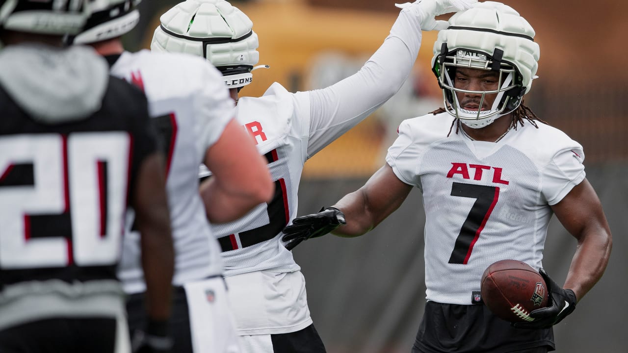 Bijan Robinson Scores First NFL Touchdown for the Falcons Against