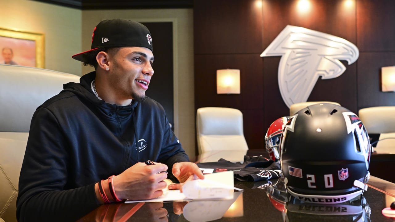 Falcons rookie minicamp: 1st-round pick Drake London makes debut