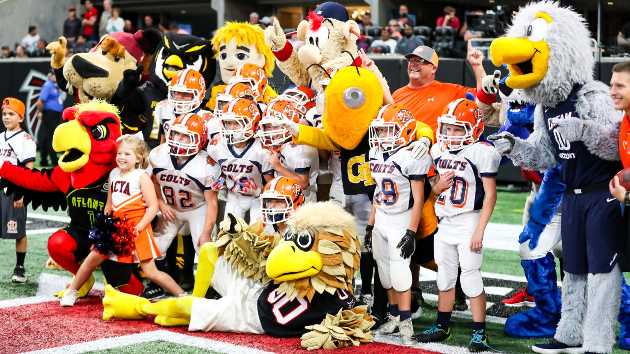 Pee Wee football team vs. mascots 