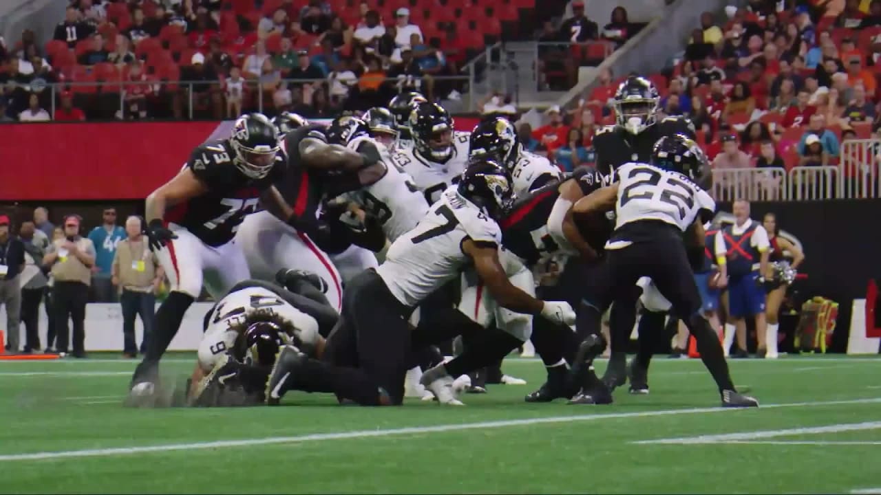 Watch: Falcons RB Tyler Allgeier takes screen pass 25 yards for TD