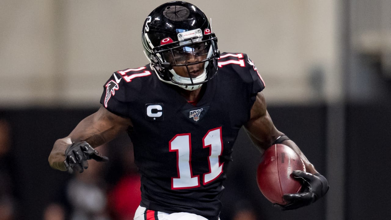 WR Julio Jones takes the field in new all-black Falcons uniform