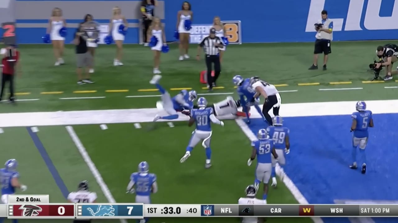 Marcus Mariota Takes-Off on the Ground and the Air for a Pylon-Diving  Touchdown Run