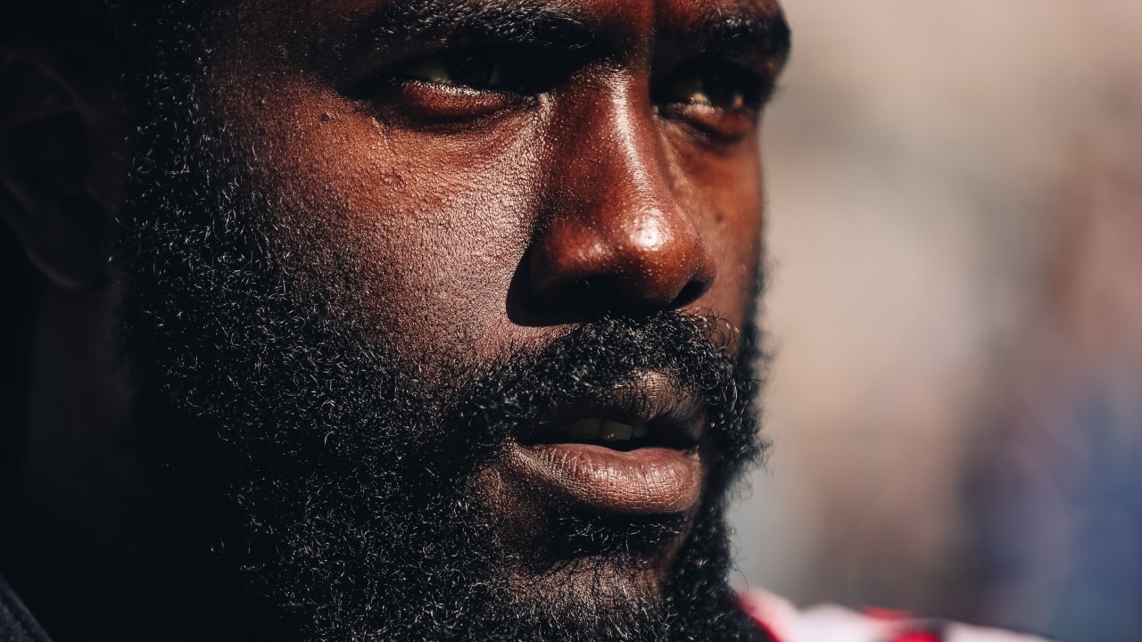 Best images of Falcons linebacker De'Vondre Campbell