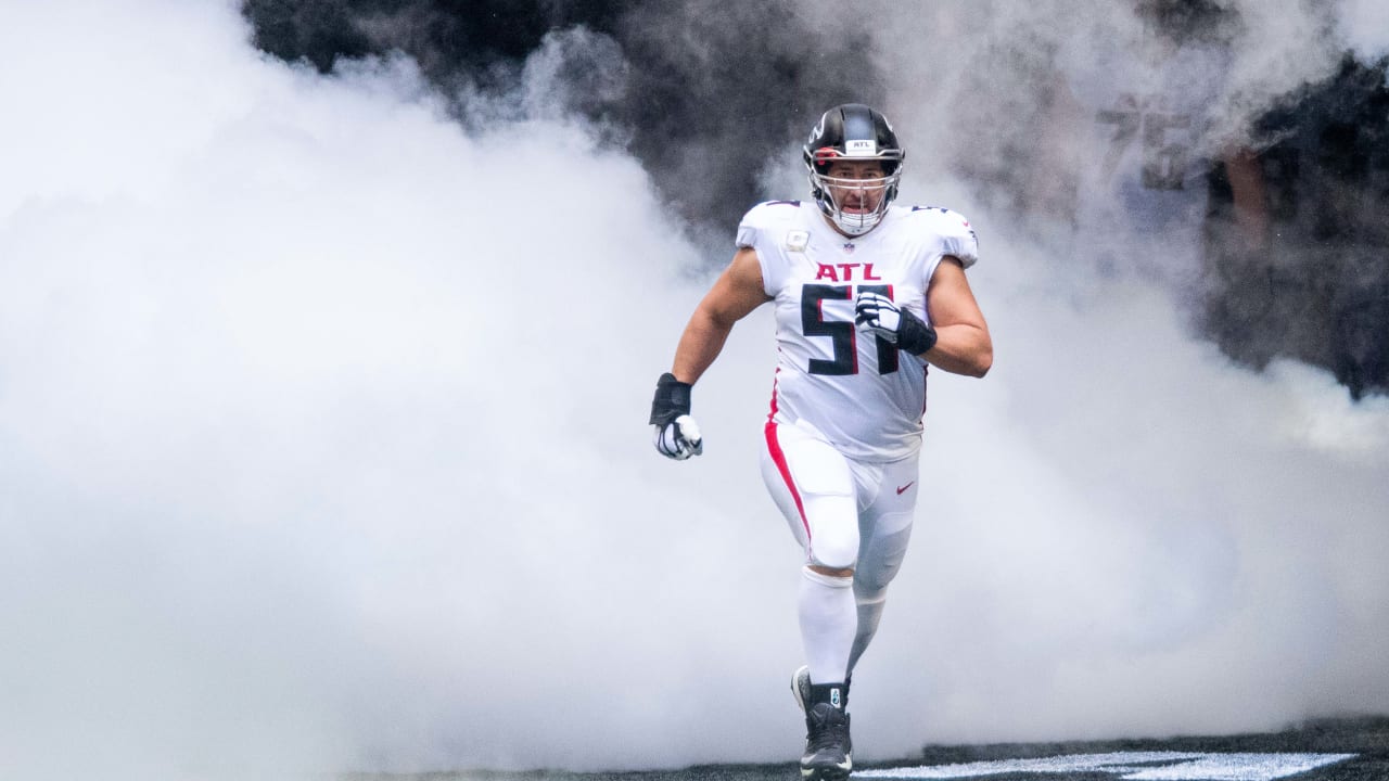 Former Falcons center Alex Mack announces retirement