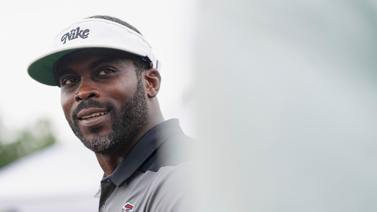 Michael Vick: 'excited about this 2022 season' at AT&T Training Camp