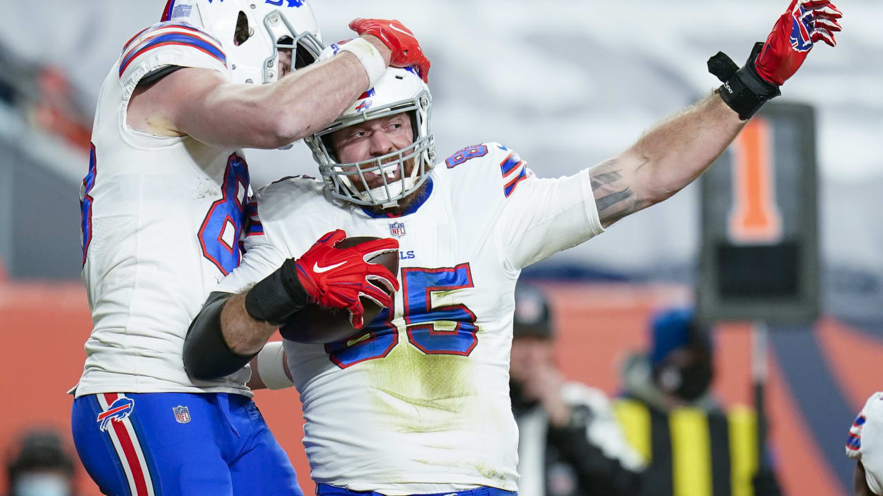 Buffalo Bills guard Ike Boettger (65) and New England Patriots