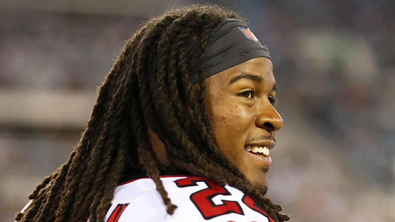 Devonta Freeman's agent severs ties with free-agent RB