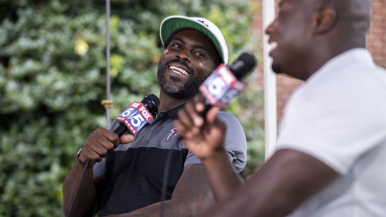 Michael Vick visits Hardeeville for football camp