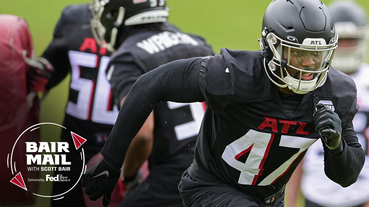 Atlanta Falcons linebacker Lorenzo Carter (9) lines up during the