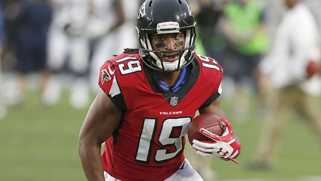 Falcons' Andre Roberts named finalist for NFL's Salute to Service