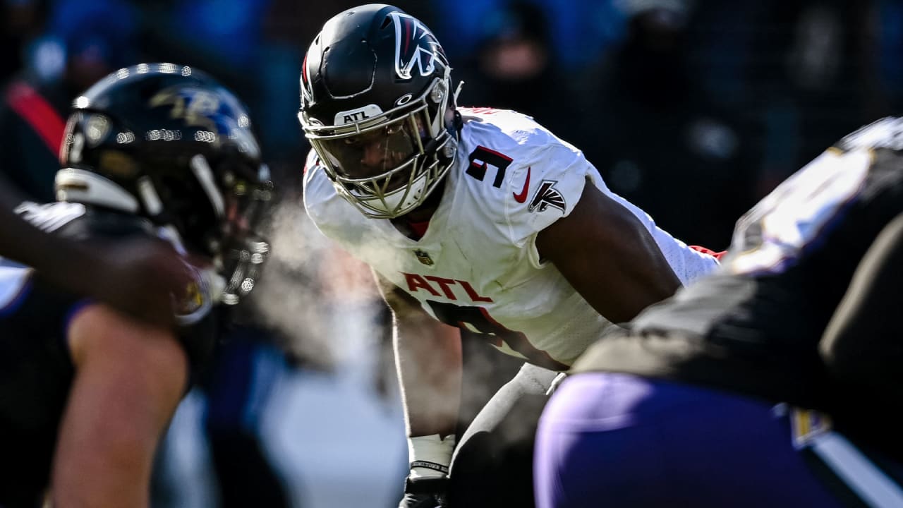 Falcons re-sign edge rusher Lorenzo Carter to a two-year deal