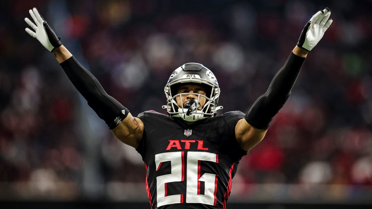 Falcons pick Isaiah Oliver learned how to be a good CB from his