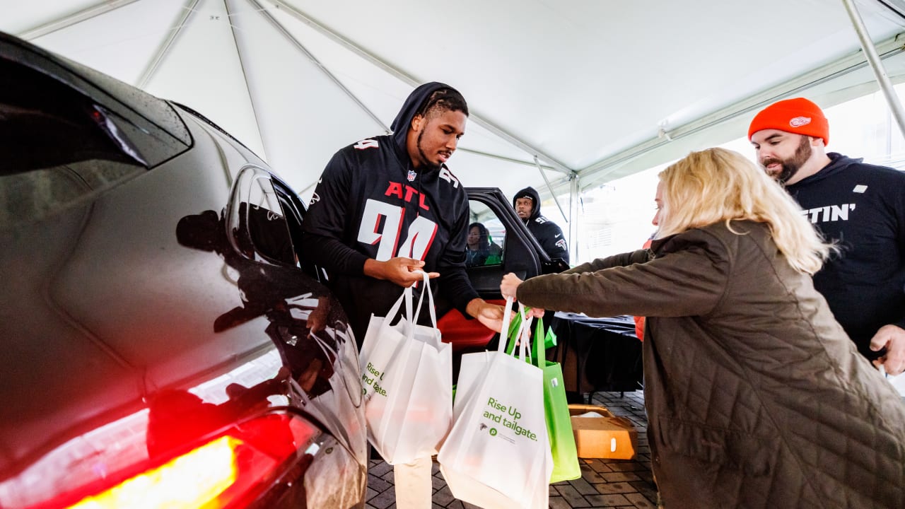 Falcon's Tailgate Team makes stop at Publix