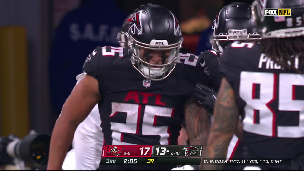 Falcons RB Tyler Allgeier Hits 1,000 Rushing Yards in Rookie Season -  Vanquish The Foe