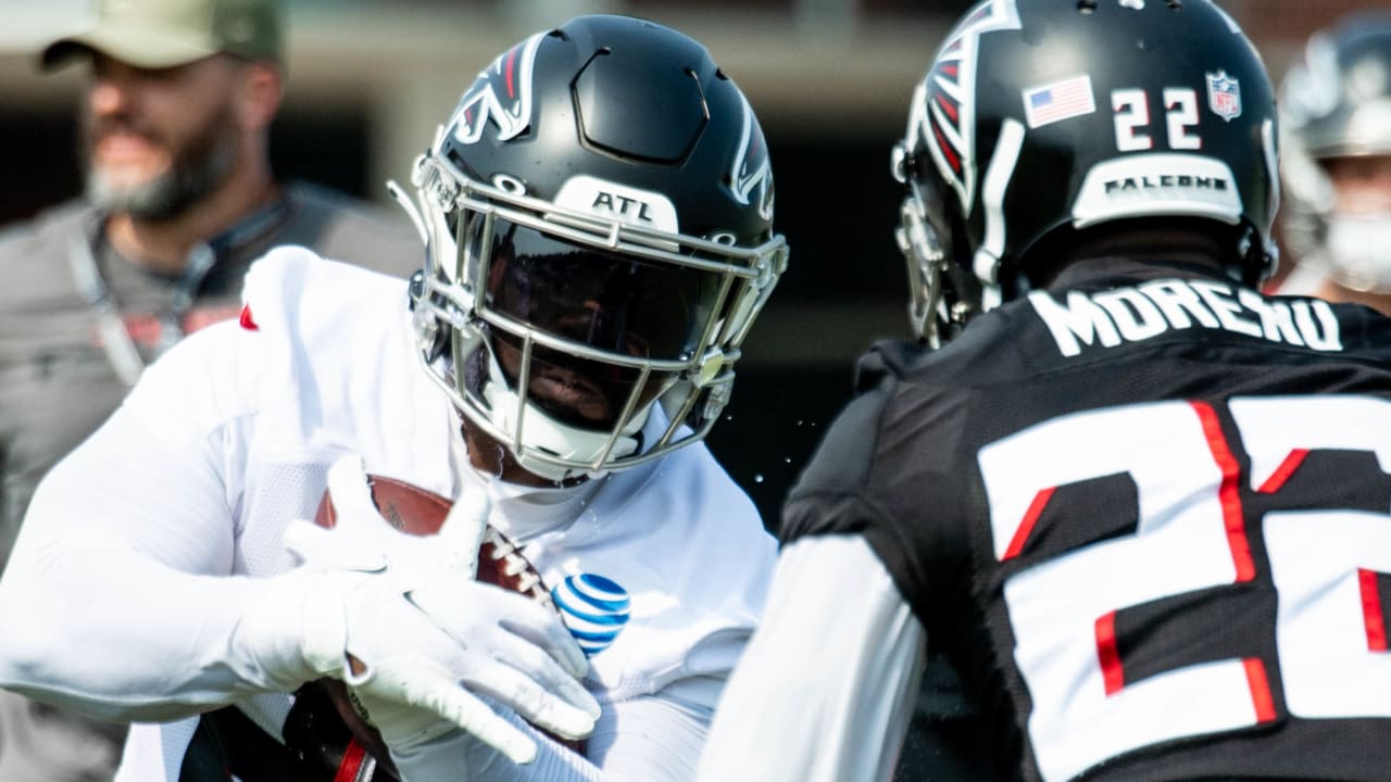 Practice report Running backs active in receiving game, young corners emerge