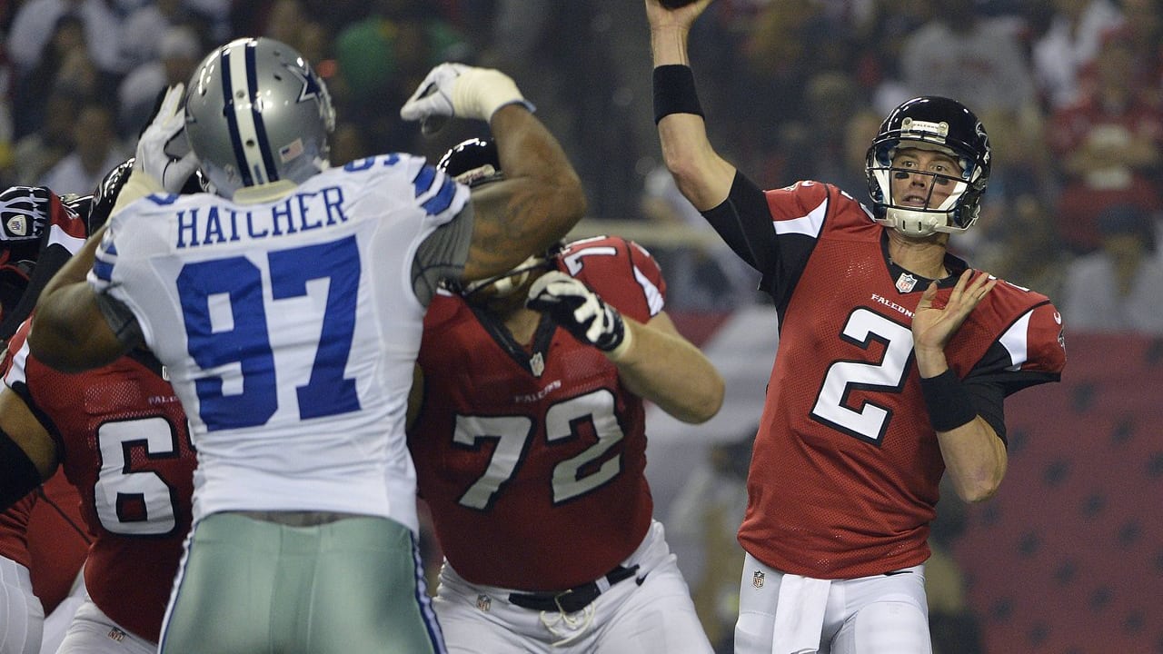 Atlanta Falcons wide receiver Julio Jones (11) celebrates his touchdown  with teammates Roddy White (84) and Jason Snelling during the first half of  the NFC Championship game agains the San Francisco 49ers