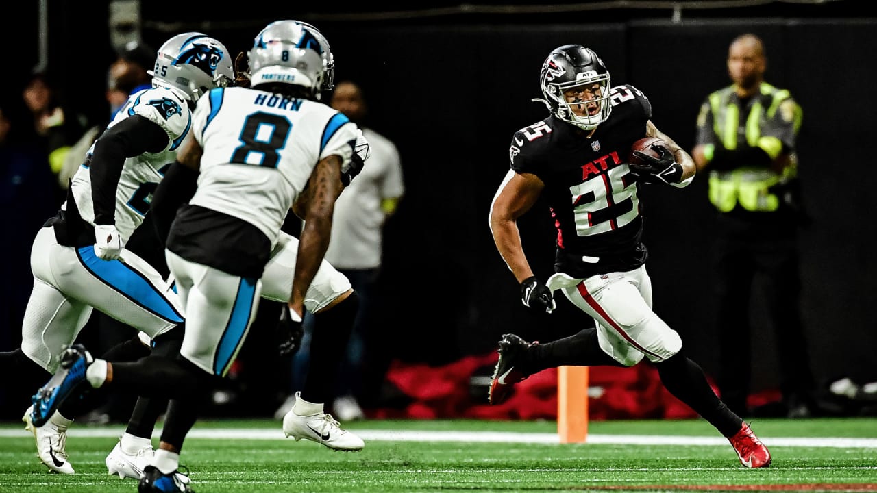 Watch: Falcons RB Tyler Allgeier takes screen pass 25 yards for TD