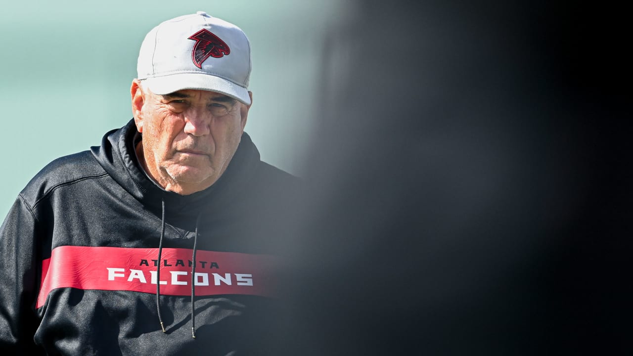 Falcons' Dean Pees out of hospital after pregame collision