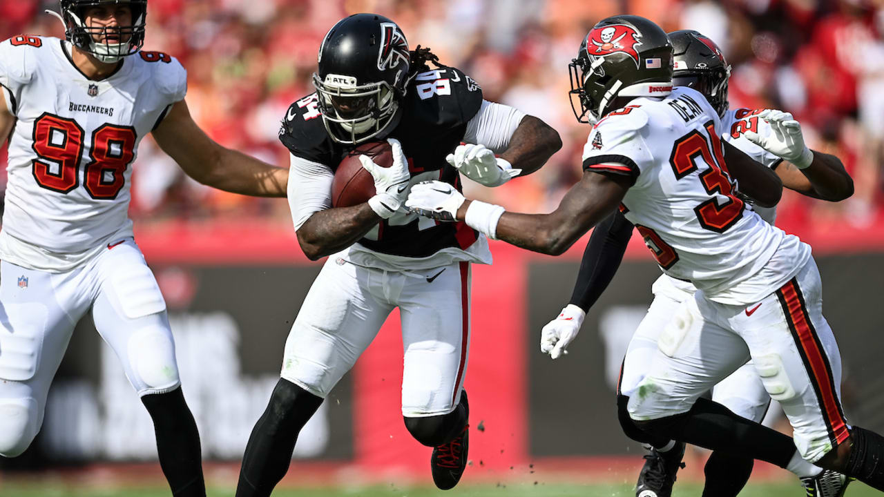 Cordarrelle Patterson Swiftly Bounces It Outside For 18-yard Rush