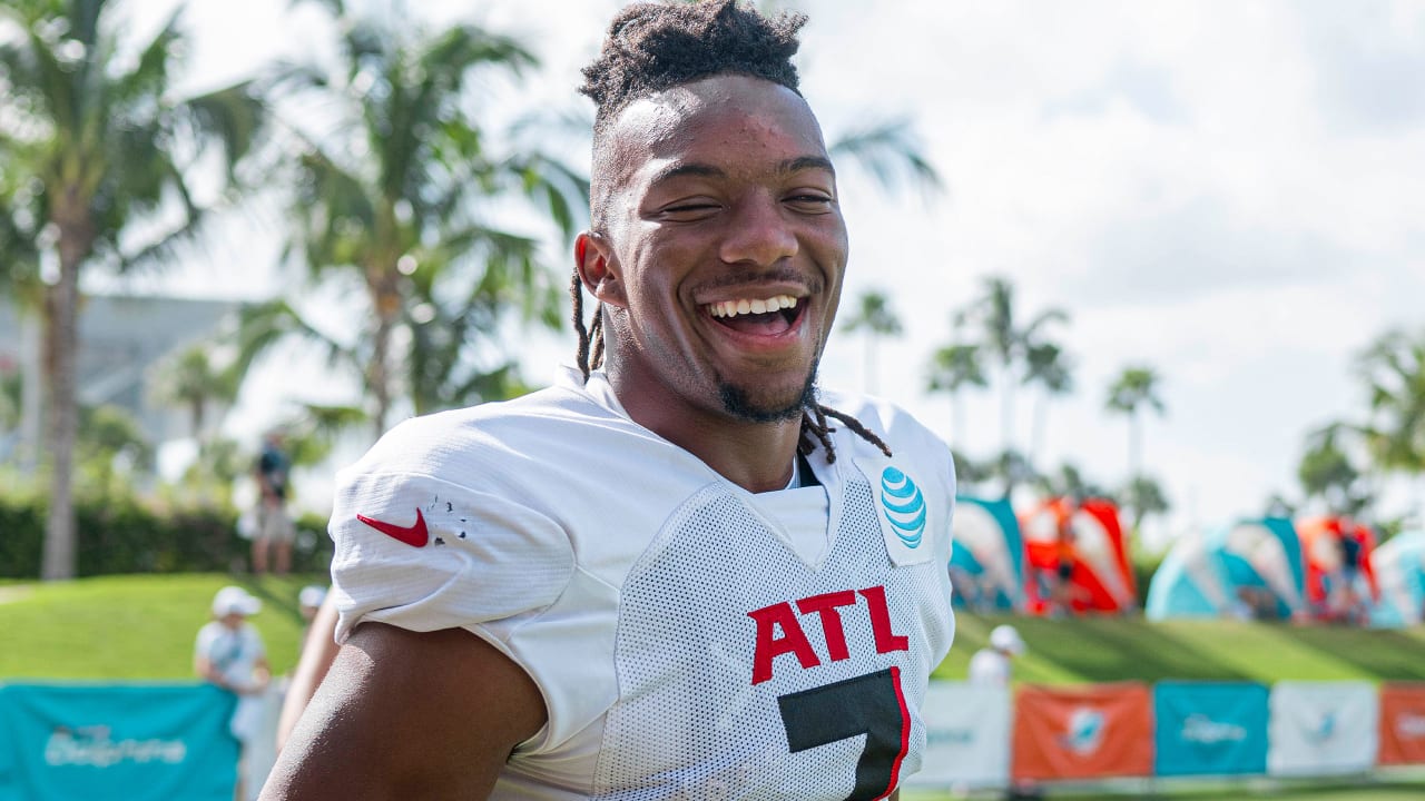 Bijan Robinson on practicing patience, roommate Desmond Ridder and